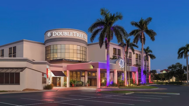 DoubleTree by Hilton Fort Myers at Bell Tower Shops